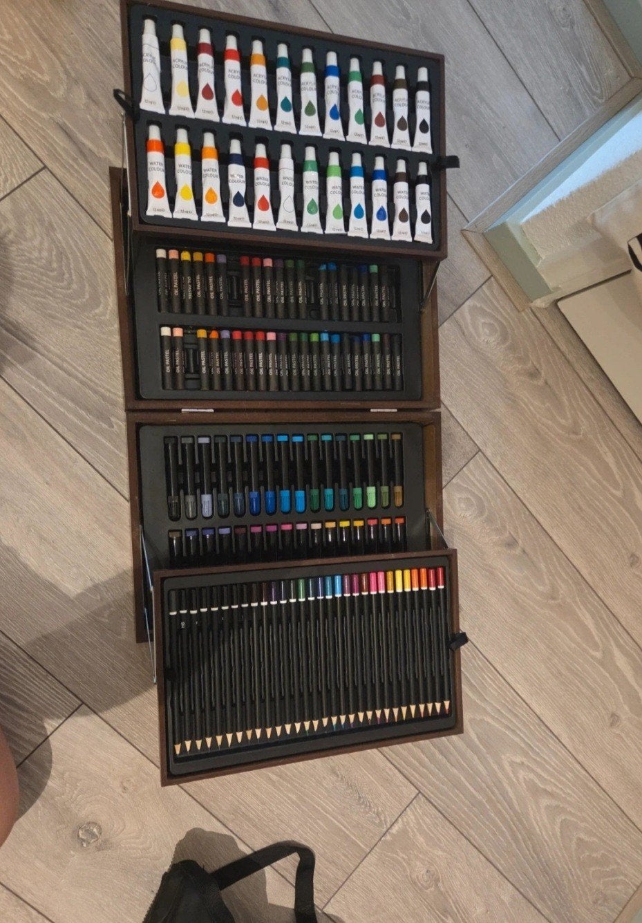 Grote kist met tekenspullen, Hobby en Vrije tijd, Tekenen, Ophalen of Verzenden, Zo goed als nieuw, Potlood of Stift