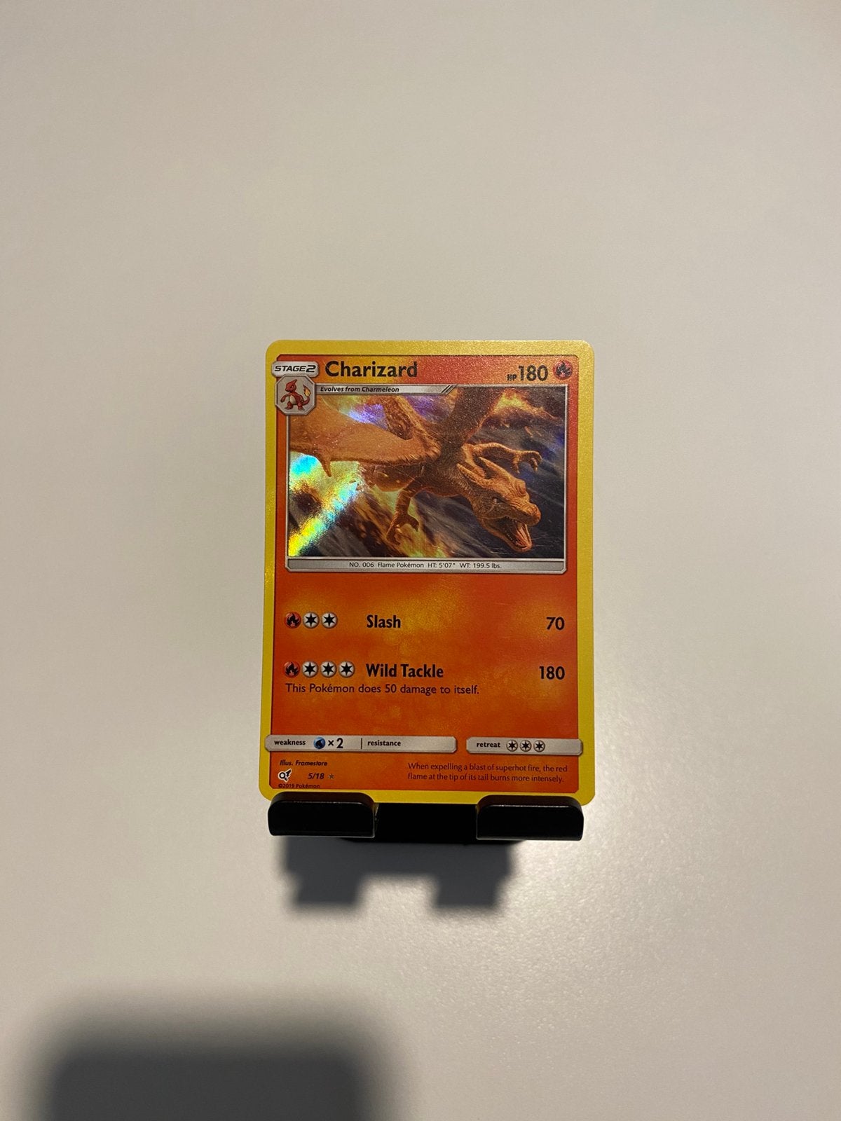 Charizard Holo 2019 NM, Hobby en Vrije tijd, Ophalen of Verzenden, Zo goed als nieuw