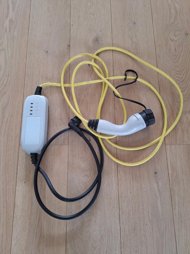 Thuislader 230v voor Elektrische of PHEV Auto (10A), Ophalen of Verzenden, Gebruikt, Laadkabel