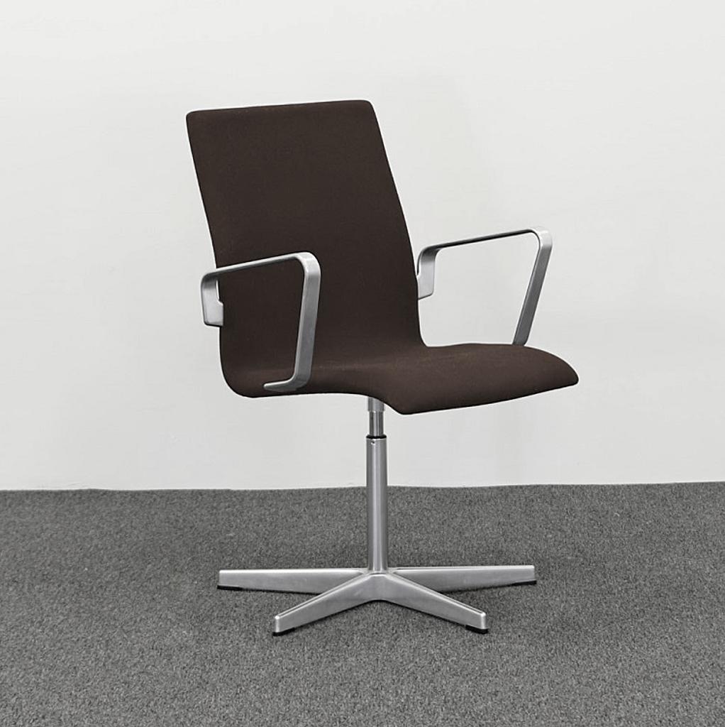 Fritz Hansen Arne Jacobsen Oxford chair design, Huis en Inrichting, Bureaustoelen, Ophalen of Verzenden, Zo goed als nieuw, Bruin