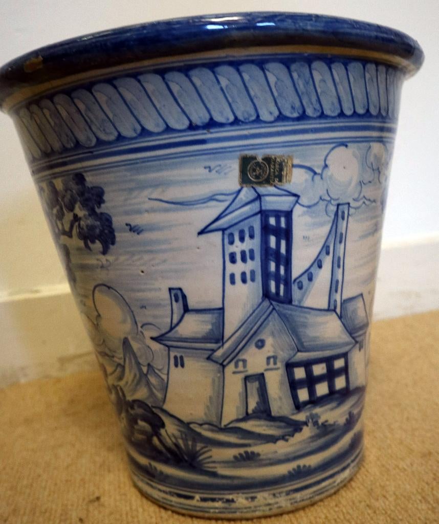 Grote blauw-witte cachepot met landschapsdecor, Antiek en Kunst, Antiek | Keramiek en Aardewerk, Ophalen
