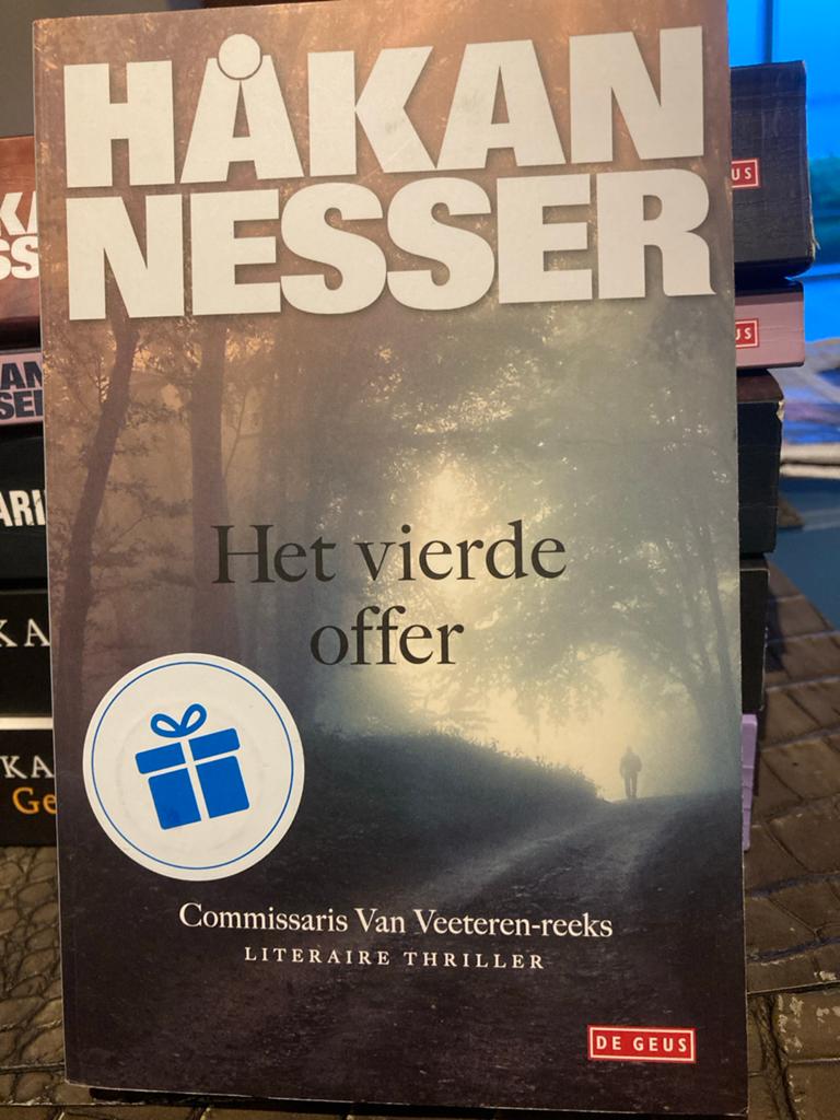 Håkan Nesser - Het vierde offer (Commissaris Van Veeteren), Verzenden, Zo goed als nieuw, Scandinavië