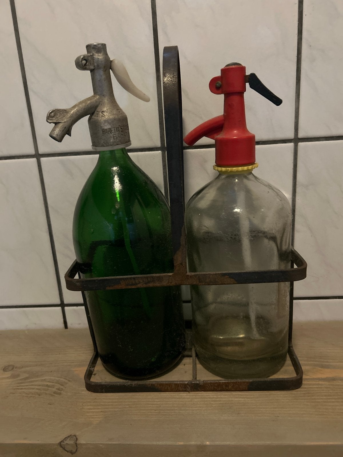 Vintage Spuitflessen met Metalen Rekje - Decoratief, Ophalen