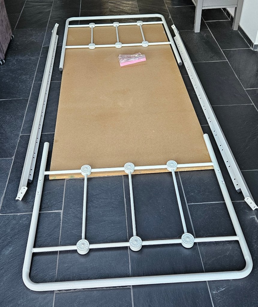 Metalen meisjes / meiden bed wit, Ophalen, Gebruikt, 90 cm, Eenpersoons