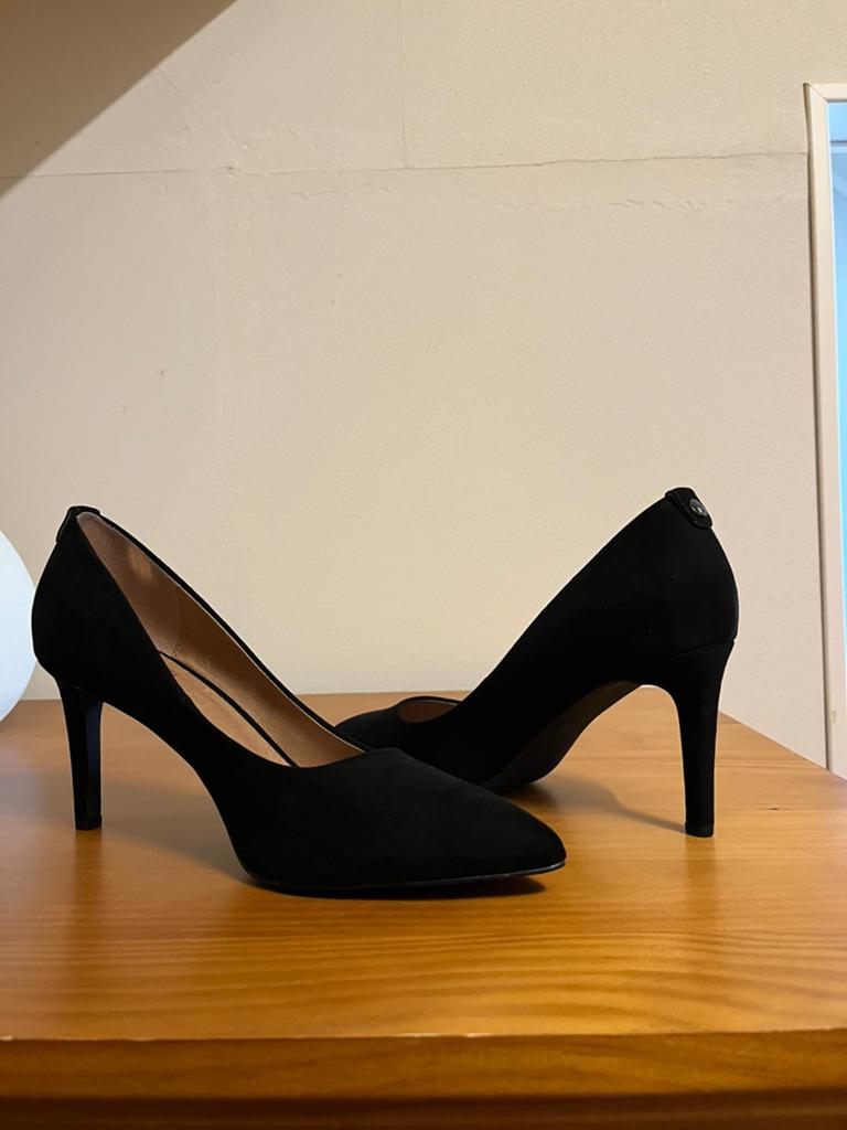 Zwart suede pump maat 41, Ophalen of Verzenden, Zo goed als nieuw, Zwart