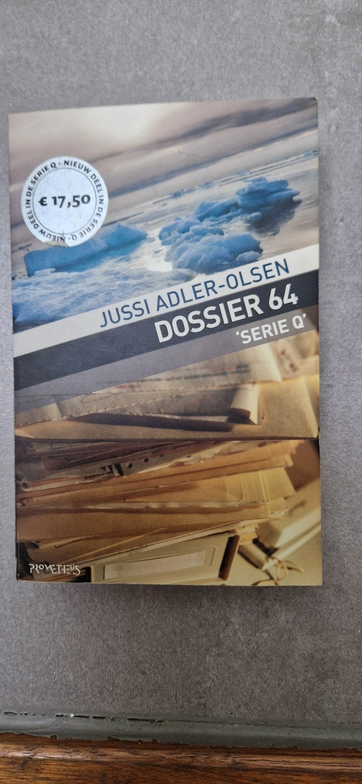 Dossier 64 - Jussi Adler-Olsen (Serie Q), Ophalen of Verzenden, Zo goed als nieuw, Jussi Adler-Olsen, Scandinavië