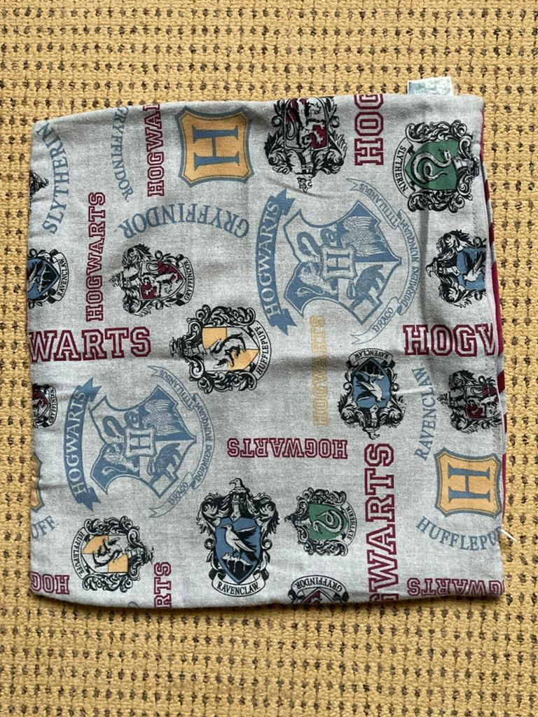 Harry Potter • Hogwarts kussensloop, Ophalen of Verzenden, Gebruikt, Gebruiksvoorwerp
