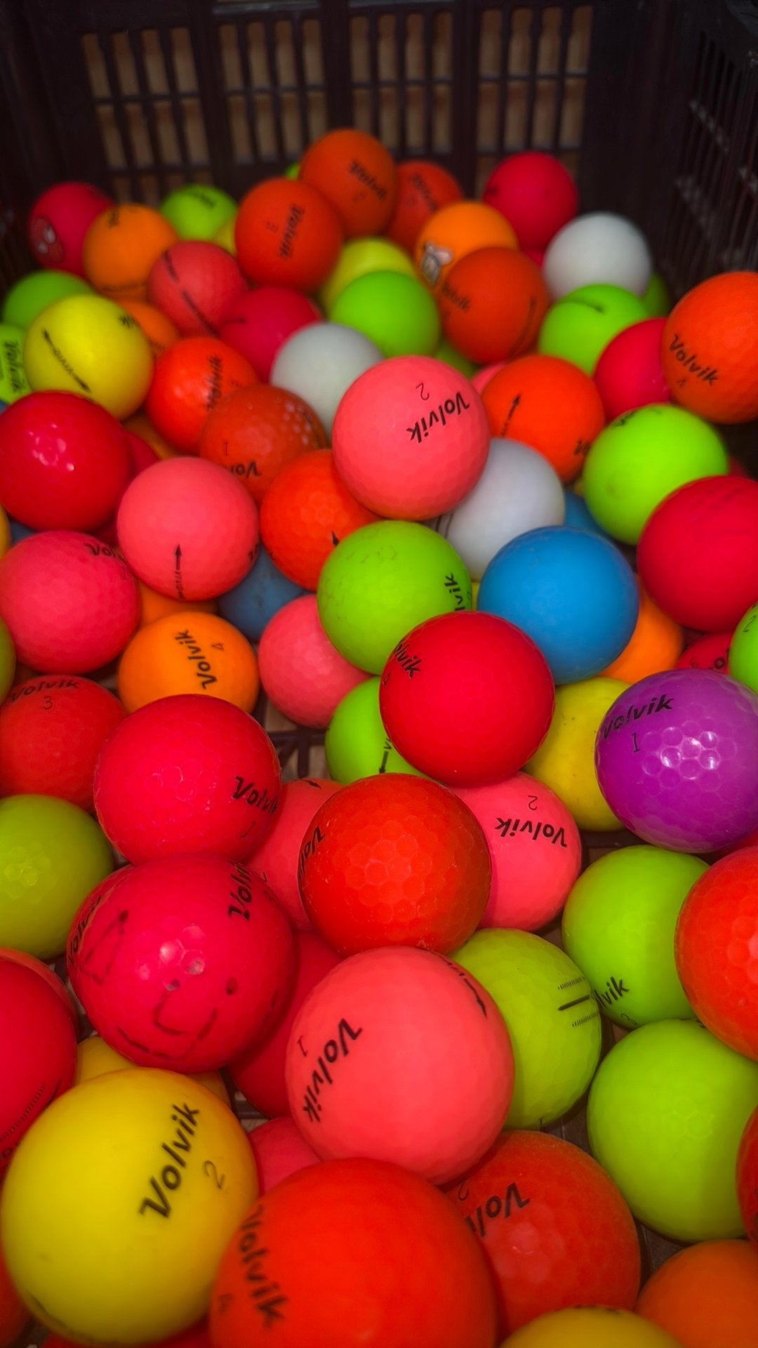 Gekleurde volvik vivid golfballen AAAA kwaliteit 50 stuks, Ophalen of Verzenden, Zo goed als nieuw, Bal(len)