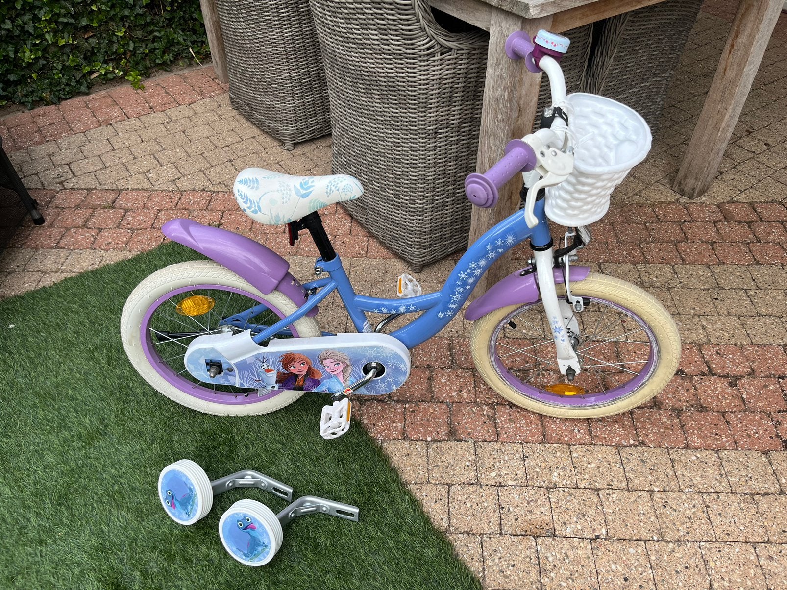 Frozen fiets 16 inch met zijwieltjes, Ophalen, Zo goed als nieuw, 16 tot 20 inch, Zijwieltjes
