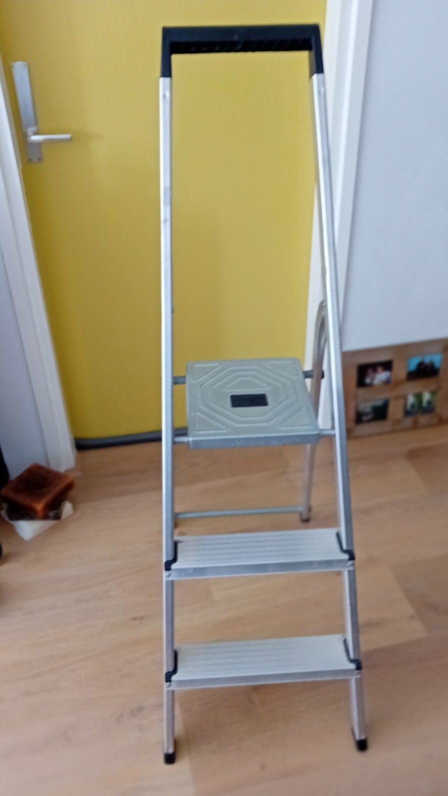 huishoud trap metaal, Doe-het-zelf en Verbouw, Ladders en Trappen, Ophalen of Verzenden, Zo goed als nieuw, Minder dan 2 meter