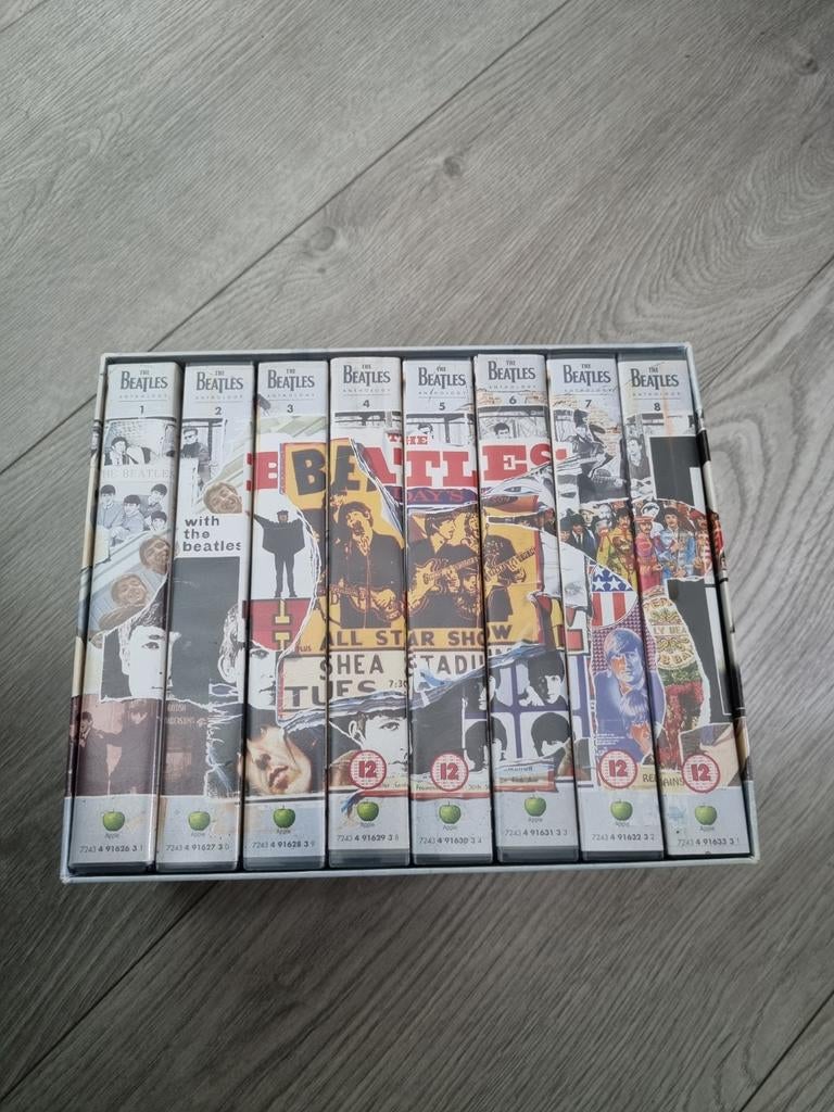 VHS box van the Beatles  : anthology (8 videobanden), Cd's en Dvd's, VHS | Documentaire, Tv en Muziek, Alle leeftijden, Ophalen of Verzenden