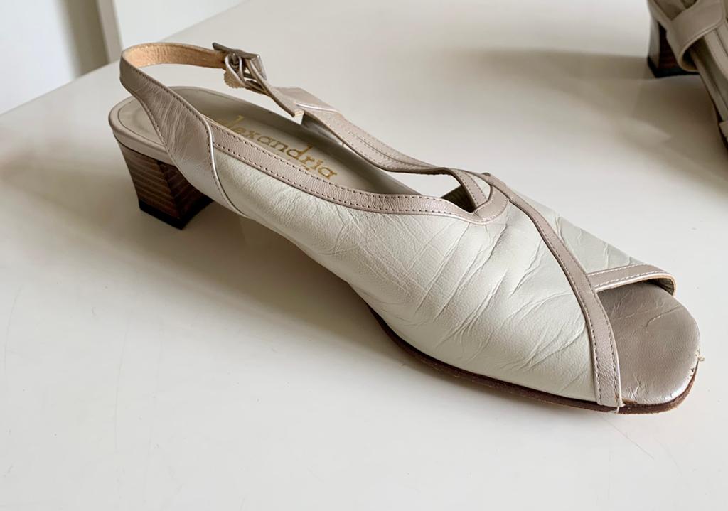 Mooie leren sandalen, 38/39, Alexandria, Kleding | Dames, Schoenen, Beige, Gedragen, Sandalen of Muiltjes, Ophalen of Verzenden
