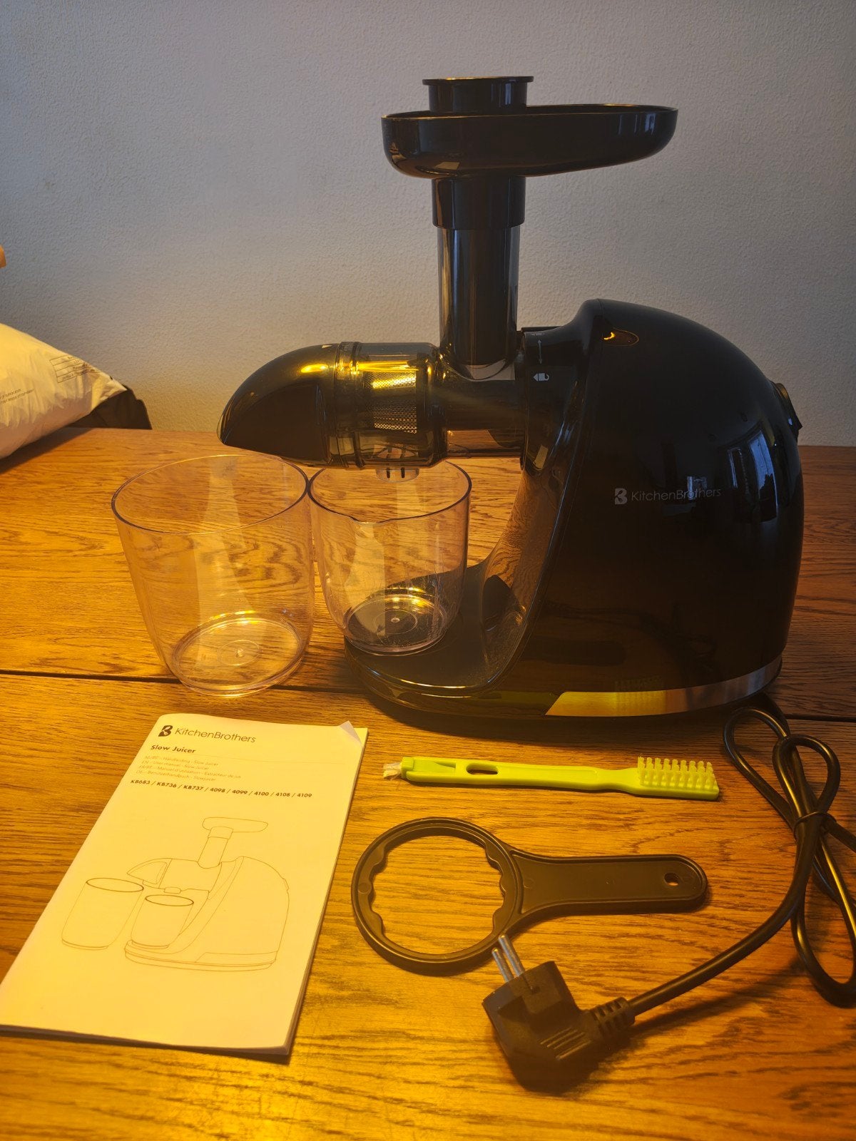 KitchenBrothers Slowjuicer - Zwart, 150W, Witgoed en Apparatuur, Juicers, Ophalen, Zo goed als nieuw, Elektrisch, Slowjuicer