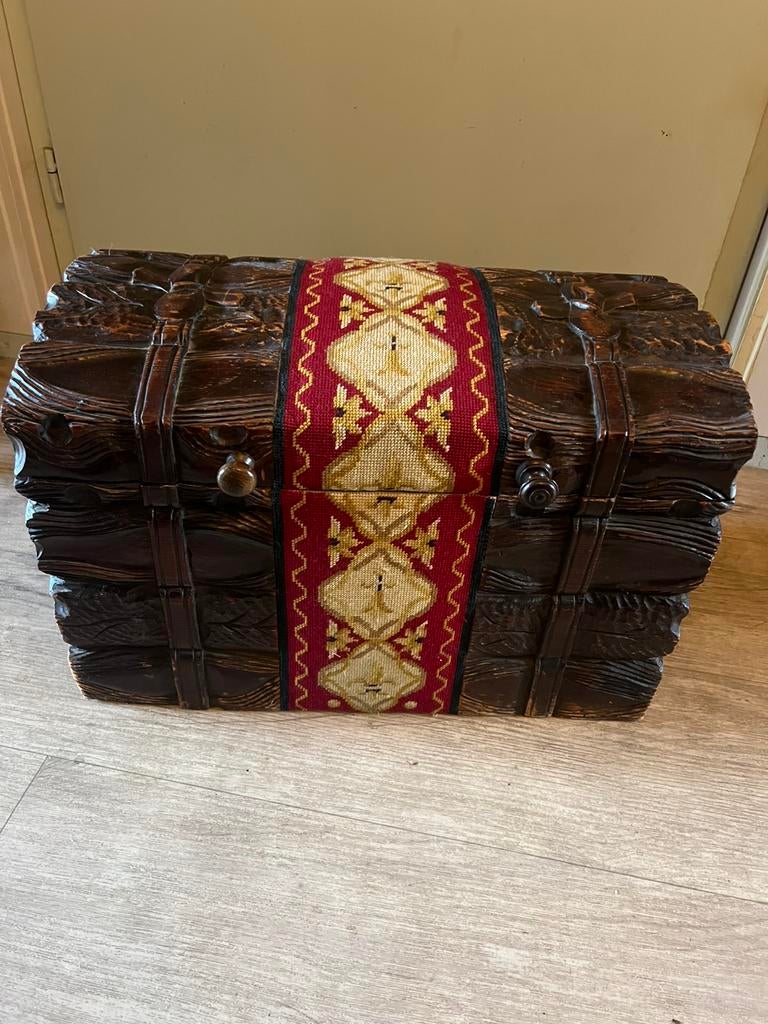 Antieke 19e Eeuwse Houten Kist Geborduurd., Ophalen, Gebruikt, 50 tot 100 cm, Eikenhout