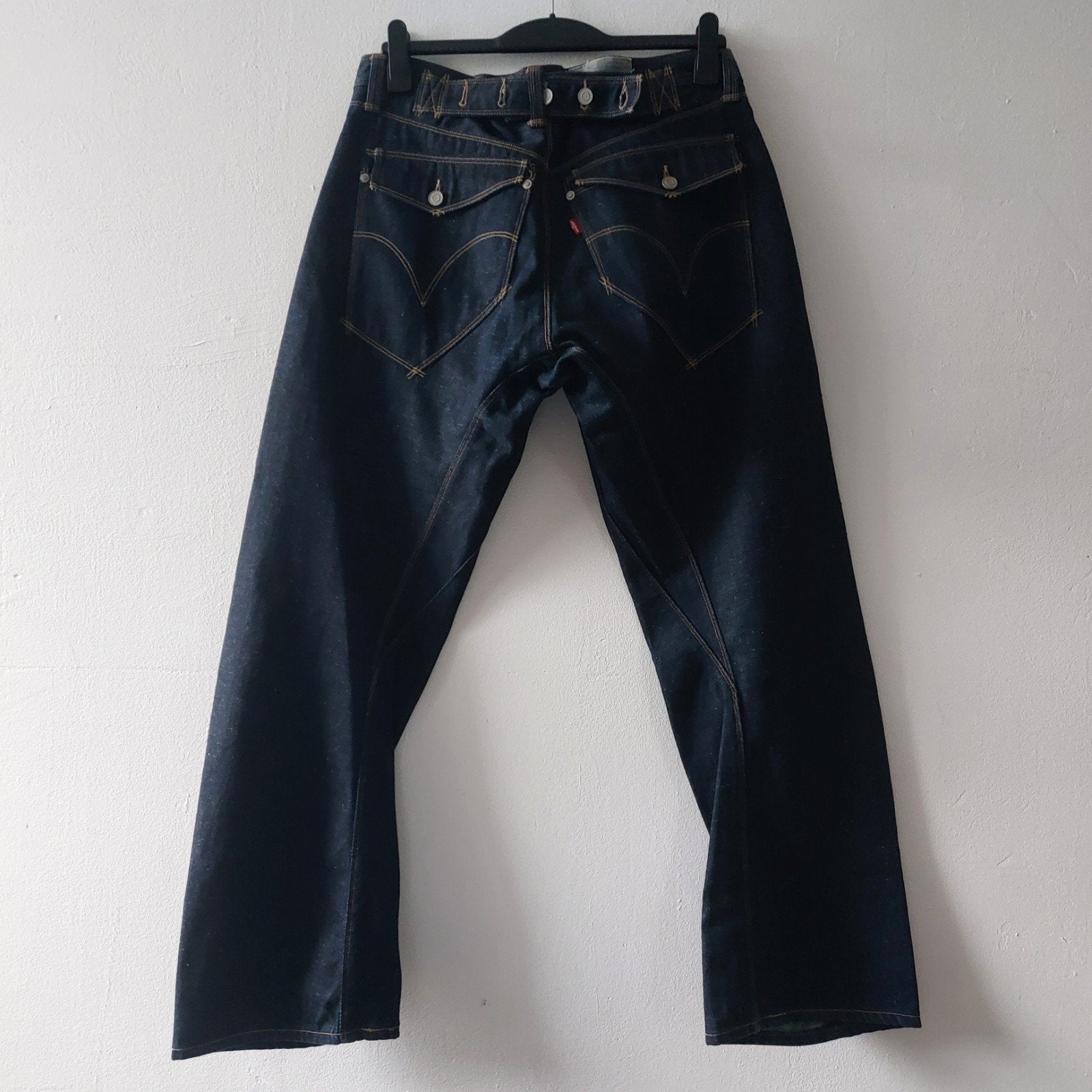 Vintage Levis Engineered Twisted Leg & Cinch Back, Levi's, Blauw, Ophalen of Verzenden, Zo goed als nieuw
