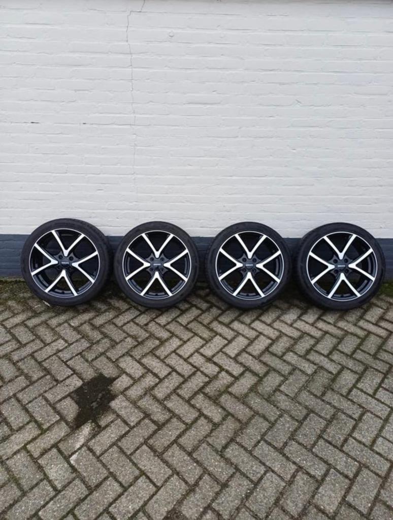 Velgen 4x100 17 inch met zomerbanden, Ophalen