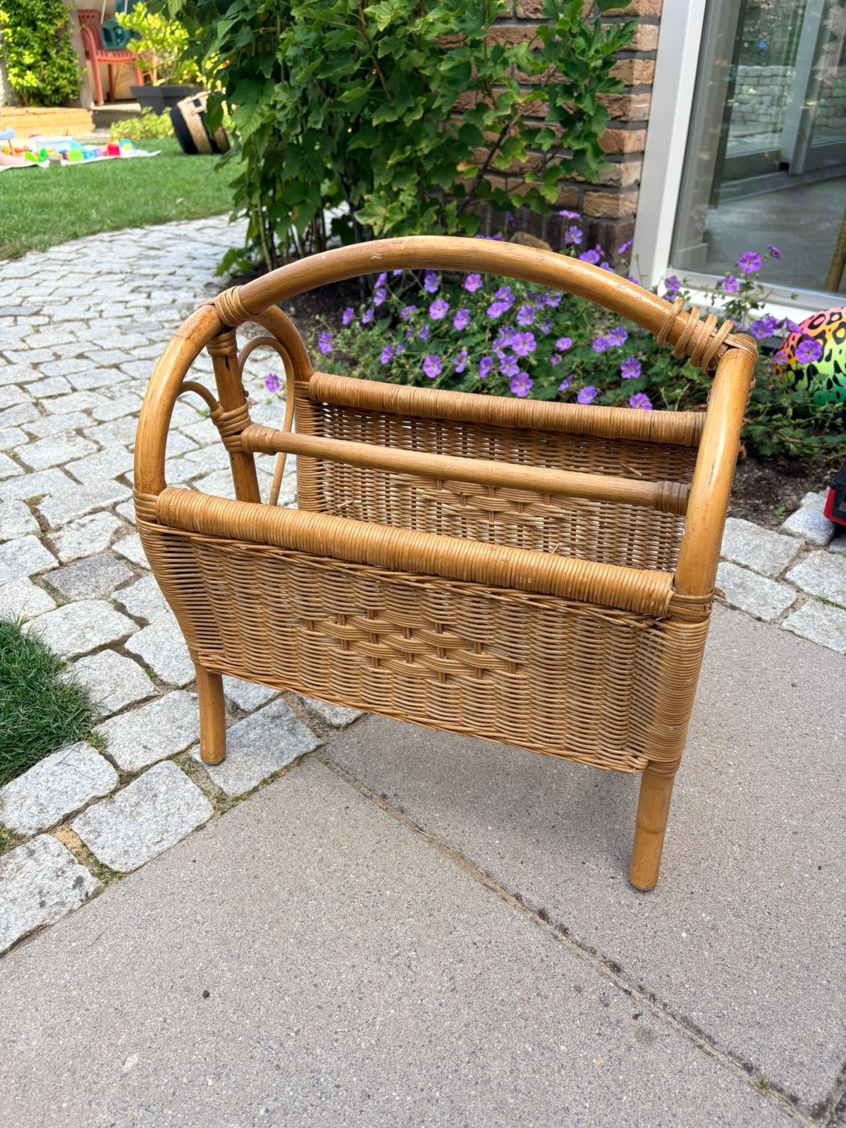 Vintage rotan tijdschriften-/boekenrek, Huis en Inrichting, Woonaccessoires | Krantenbakken en Lectuurbakken, Ophalen, Gebruikt