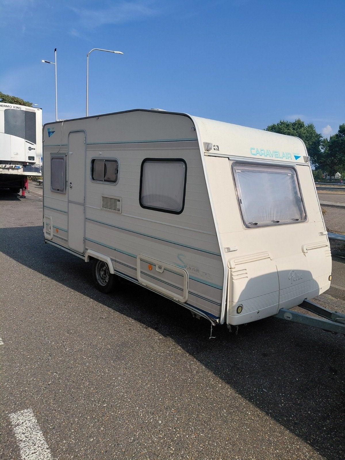 4 persoons Caravelair 400 met eigen kenteken bouwjaar 1996, Caravans en Kamperen, Caravans, Treinzit, 4 tot 5 meter, 500 - 750 kg