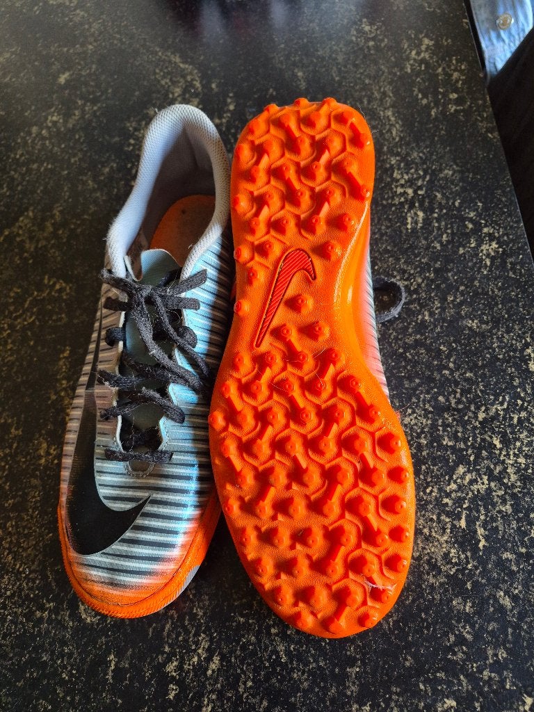 Voetbalschoenen, kunstgras, maat 44, Nike, Ophalen, Gebruikt, Maat XS of kleiner, Schoenen