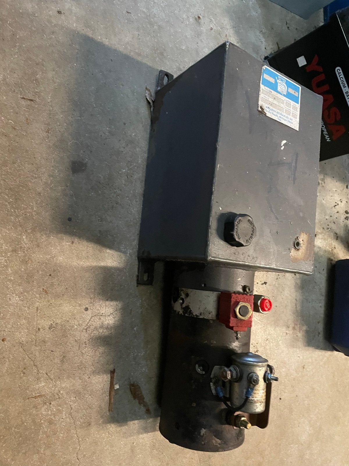 Bosch Hydraulische Pomp voor kieper  met Reservoir 12V, Ophalen