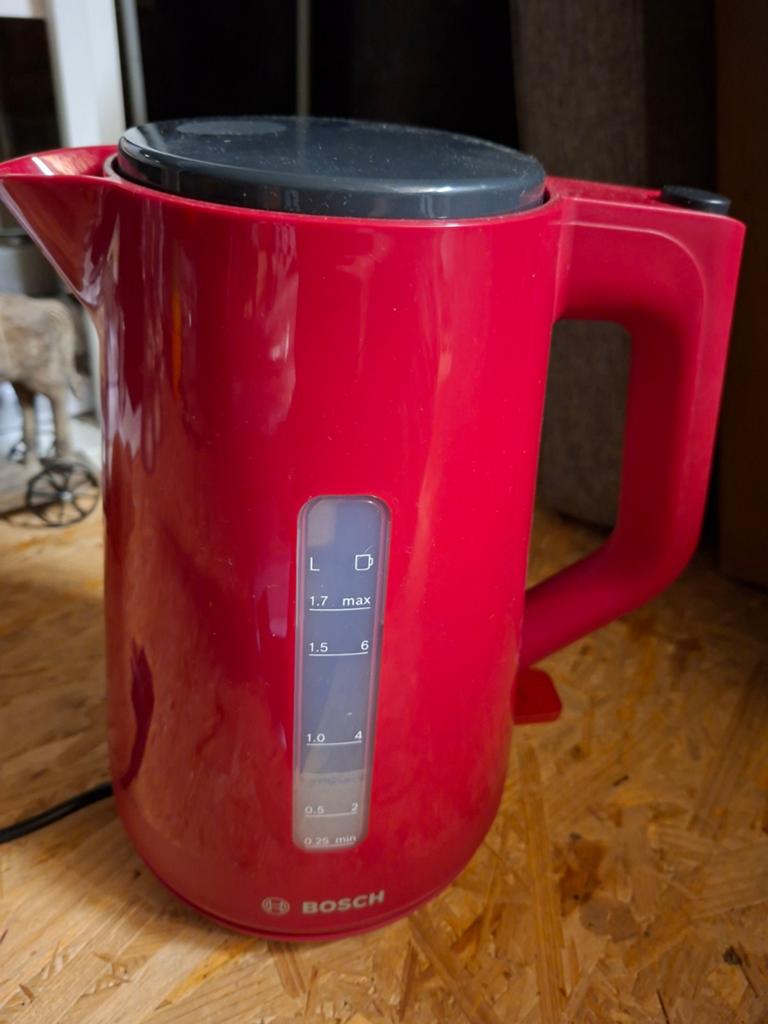 Bosch waterkoker rood - 1.7L, Ophalen of Verzenden, Gebruikt