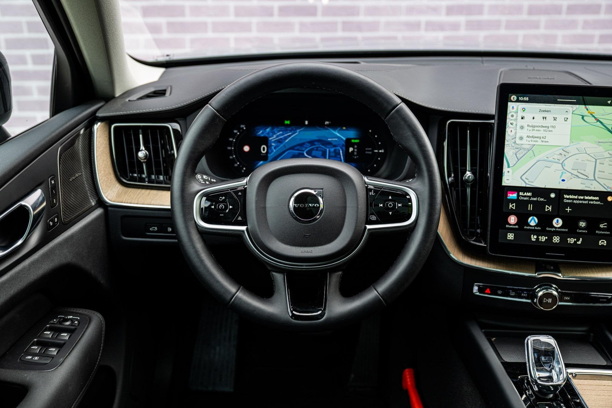 Volvo XC60 T6 350 pk Plug-in hybrid AWD Ultra Dark |Trekhaak, 12 maanden, Gebruikt, Euro 6, 4 cilinders