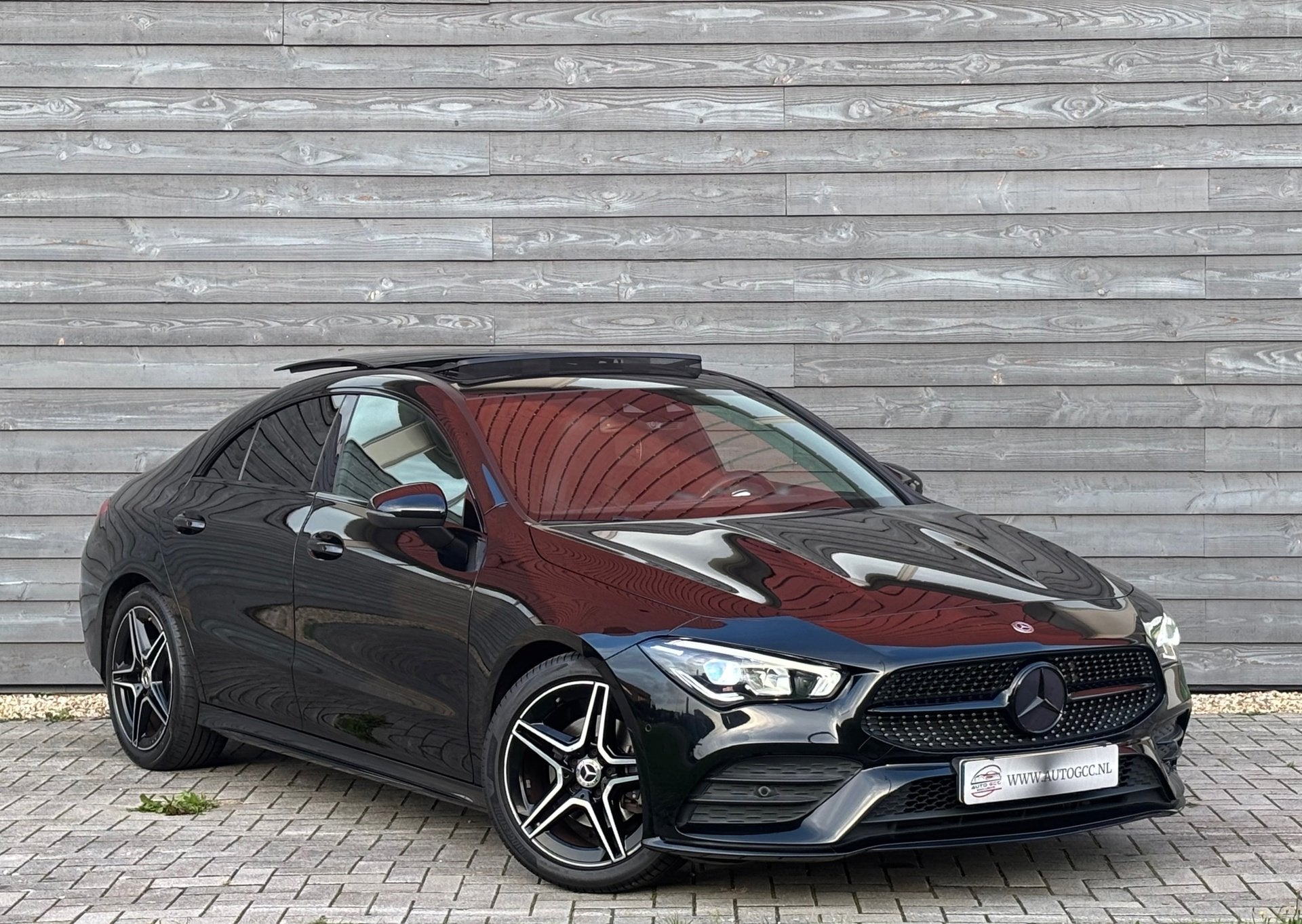 Mercedes-Benz CLA-klasse 180 AMG LINE PANO NAP KEYLESS CAMER, Auto's, 136 pk, Euro 6, 4 cilinders, Zwart