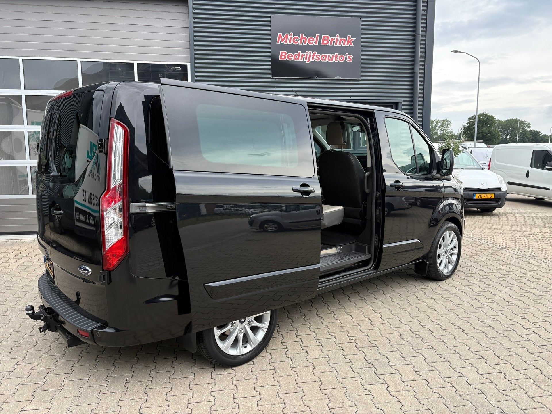Ford Transit Custom 2.2 TDCI Dubbele Cabine Leer Navigatie, Auto's, Voorwielaandrijving, Gebruikt, Beige, 4 cilinders