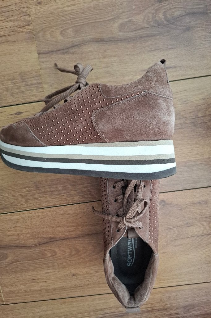 Suede sneakers, Softwaves maat 41, Kleding | Dames, Bruin, Ophalen of Verzenden, Softwaves, Sneakers of Gympen