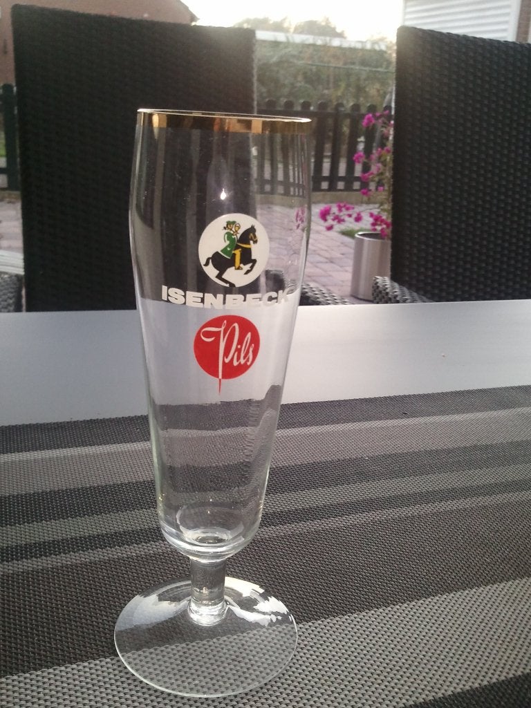 bierglas op pootje "ISENBECK PILS", Ophalen of Verzenden, Zo goed als nieuw, Bierglas