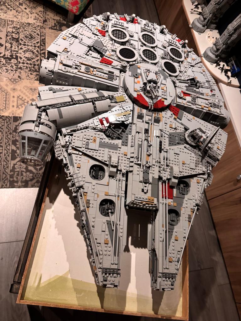 LEGO Star Wars Millennium Falcon (UCS) - Zo goed als nieuw, Verzamelen, Star Wars, Ophalen, Zo goed als nieuw, Actiefiguurtje