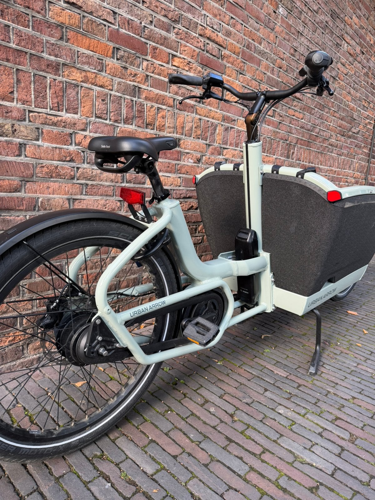 Foto 3 van Urban arrow next essential smart bakfiets showroom model