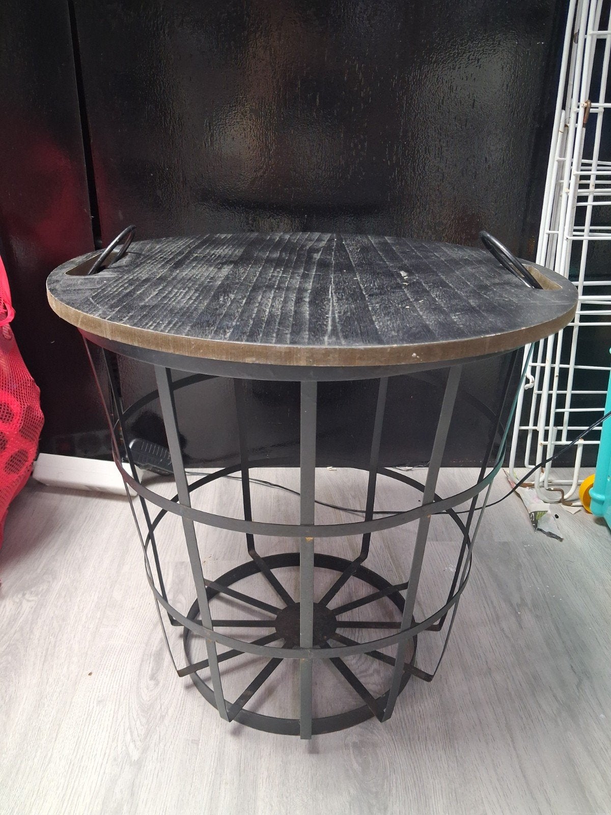 Decoratieve mand met houten deksel, Ophalen