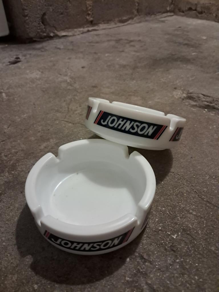 Johnson asbakken made in france vintage, Verzamelen, Rookartikelen, Aanstekers en Luciferdoosjes, Ophalen of Verzenden, Zo goed als nieuw