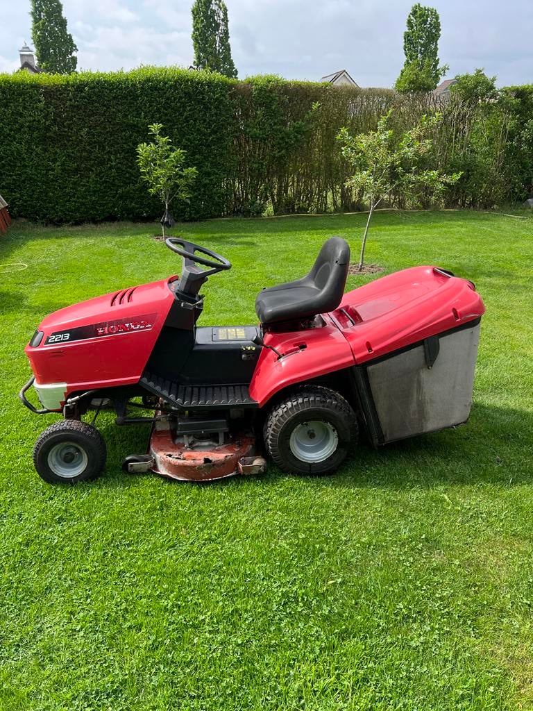 Honda zitmaaier - Start, rijdt en maait goed (maaidek roest), Tuin en Terras, Ophalen, Gebruikt, Honda
