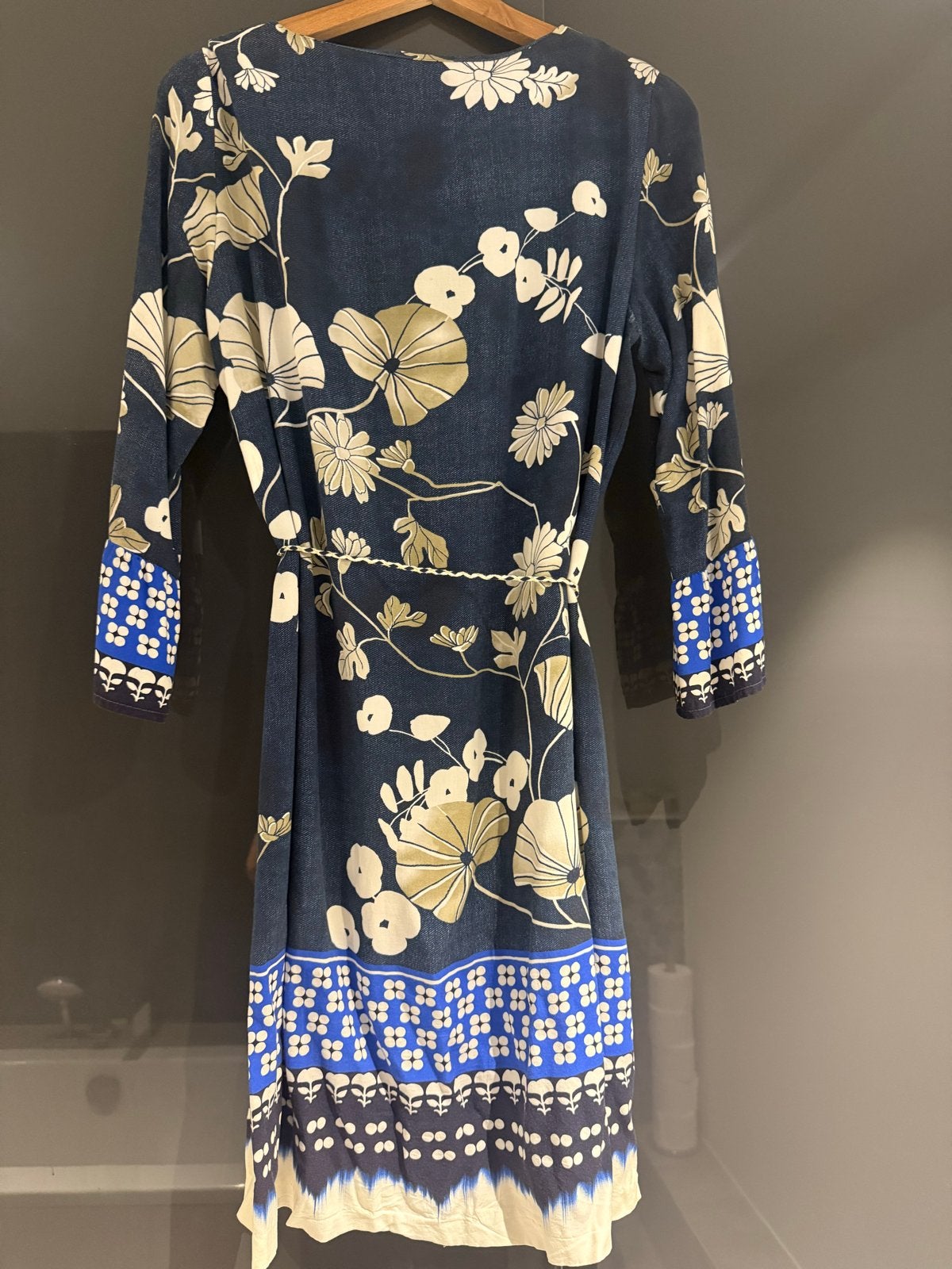Caroline Biss Jurk Maat 38 - Bloemenprint, Kleding | Dames, Jurken, Maat 38/40 (M), Blauw, Ophalen of Verzenden, Knielengte