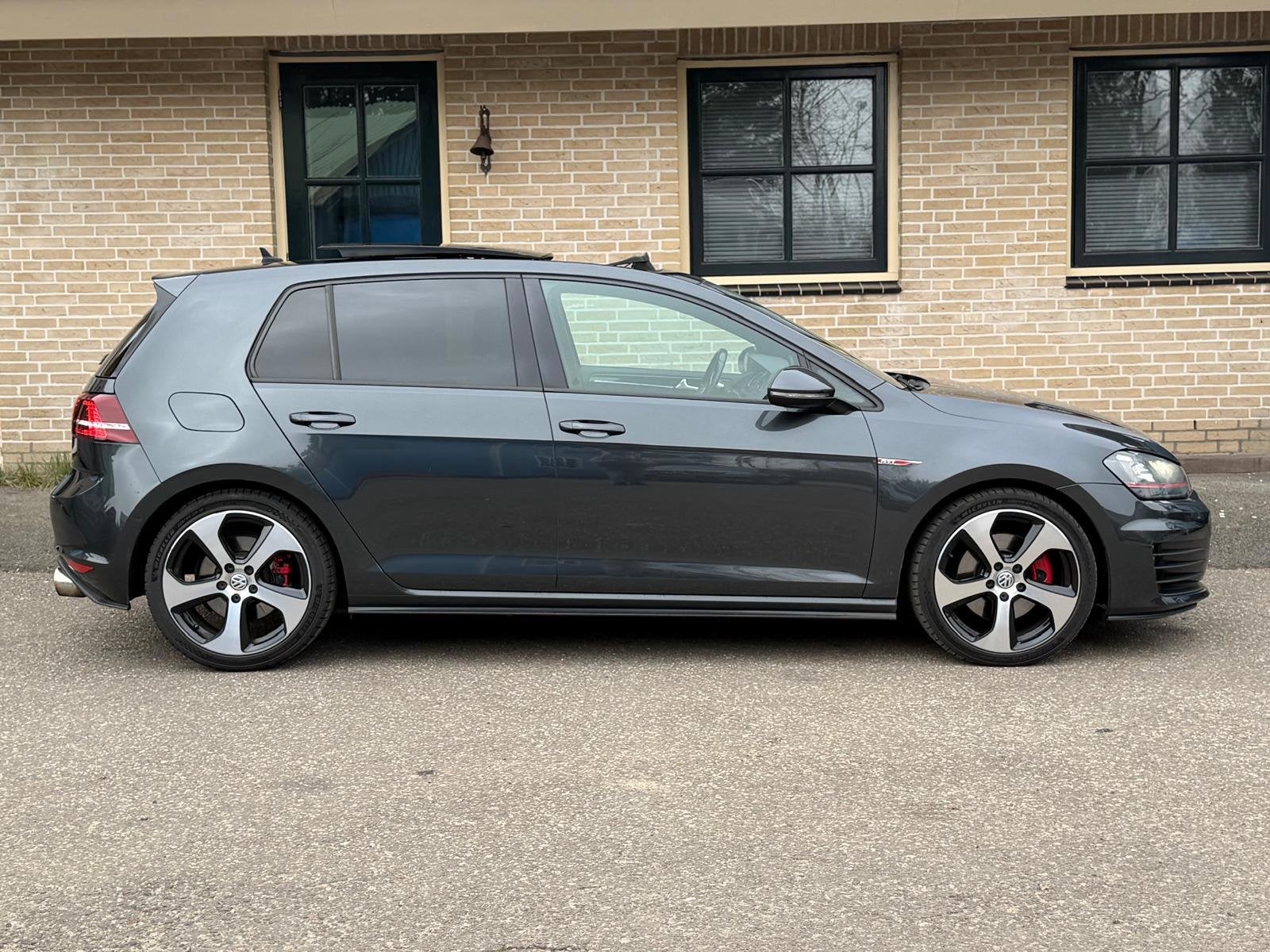 Volkswagen Golf 2.0 TSI GTI 310PK DSG |PANO| ACC|| LEDER, Gebruikt, 4 cilinders, 1984 cc, Zwart