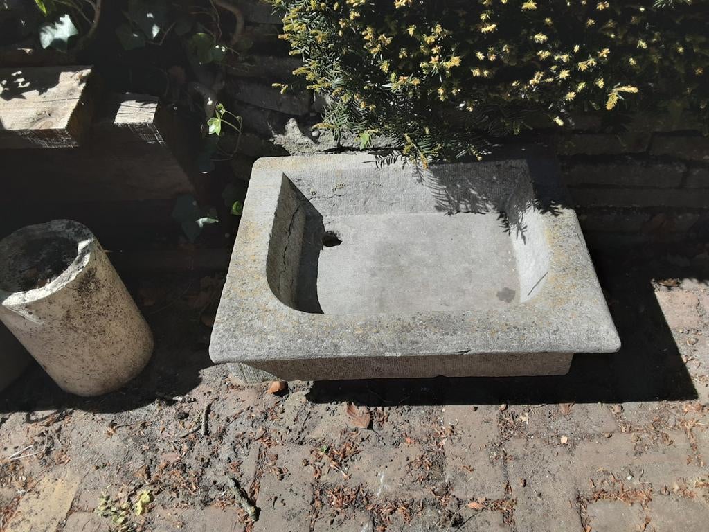 Antieke hardstenen pompbak  ( reeds verkocht), Tuin en Terras, Bloembakken en Plantenbakken, Ophalen of Verzenden, Rond, Steen