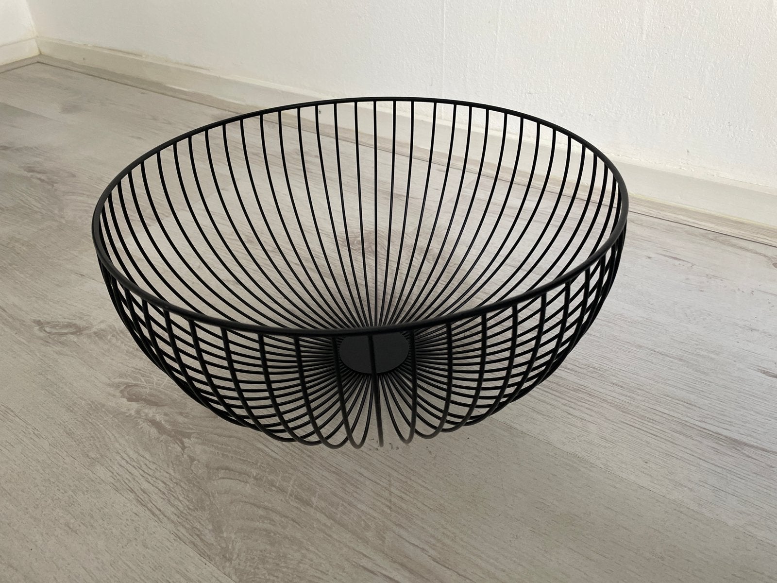 Moderne Zwarte Fruitschaal - Metaal, Rond Design, Schaal, Rond, Ophalen of Verzenden, Zo goed als nieuw