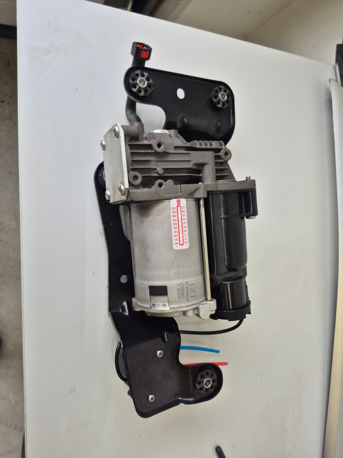 Compressor Luchtvering BMW X5 E70 2008, Ophalen of Verzenden, Gebruikt, BMW