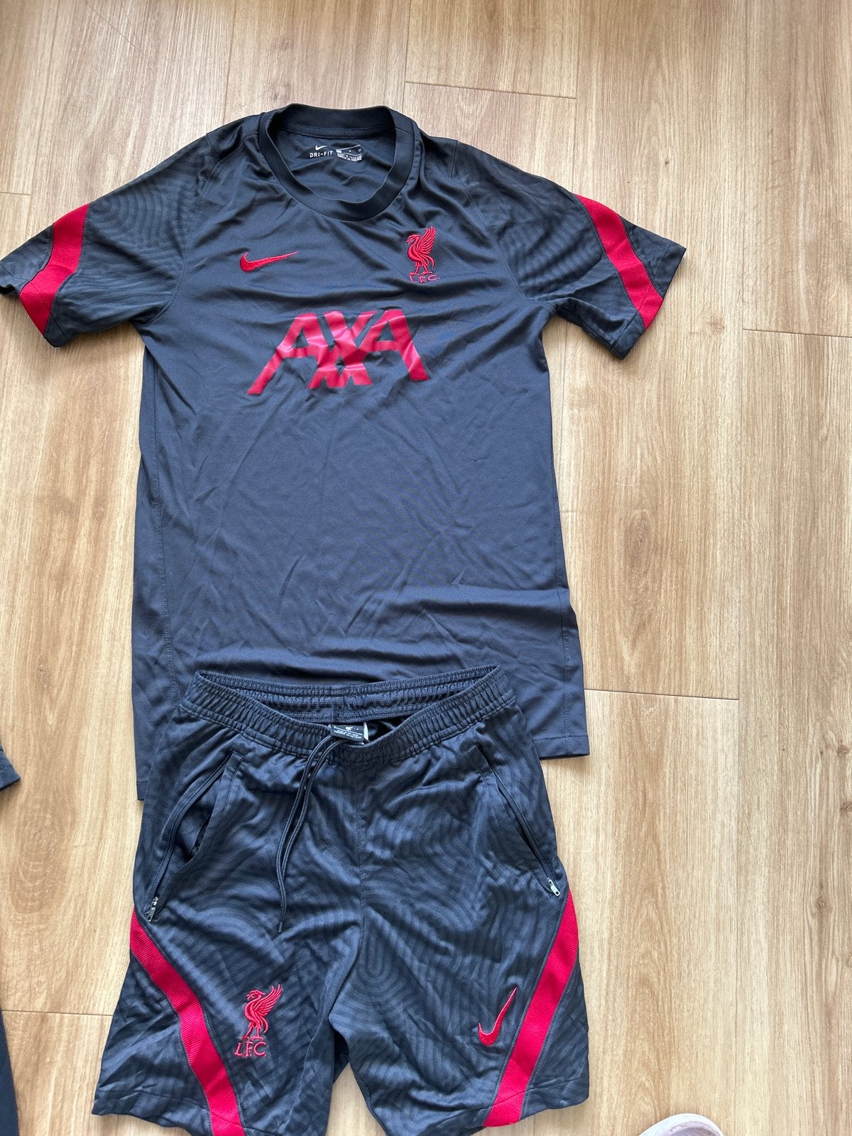 Liverpool Trainingsset - Shirt en Broekje, Ophalen of Verzenden, Voetbal, Grijs, Gedragen
