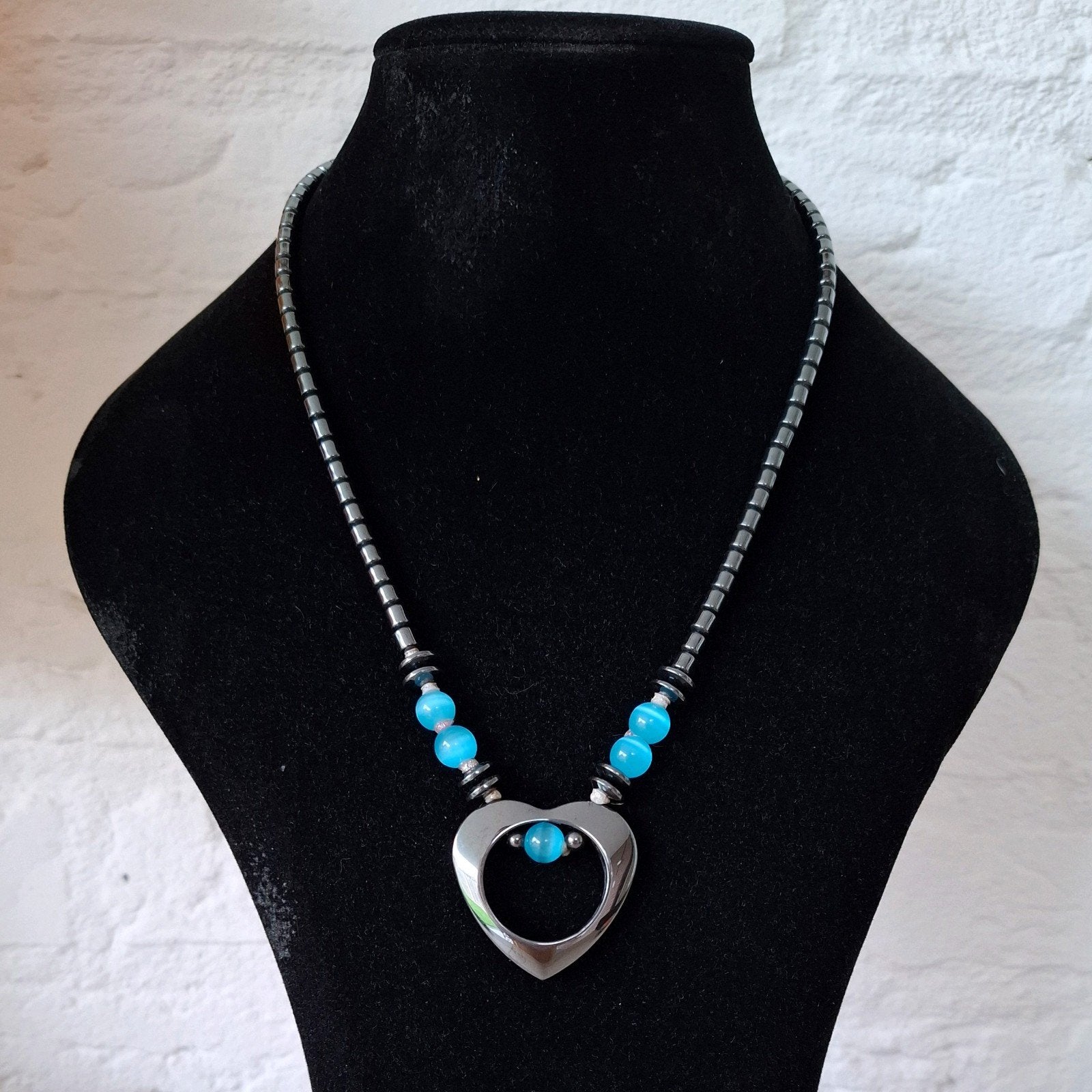 Hematiet ketting met blauwe kattenoog kralen. 48 cm., Ophalen of Verzenden, Gebruikt
