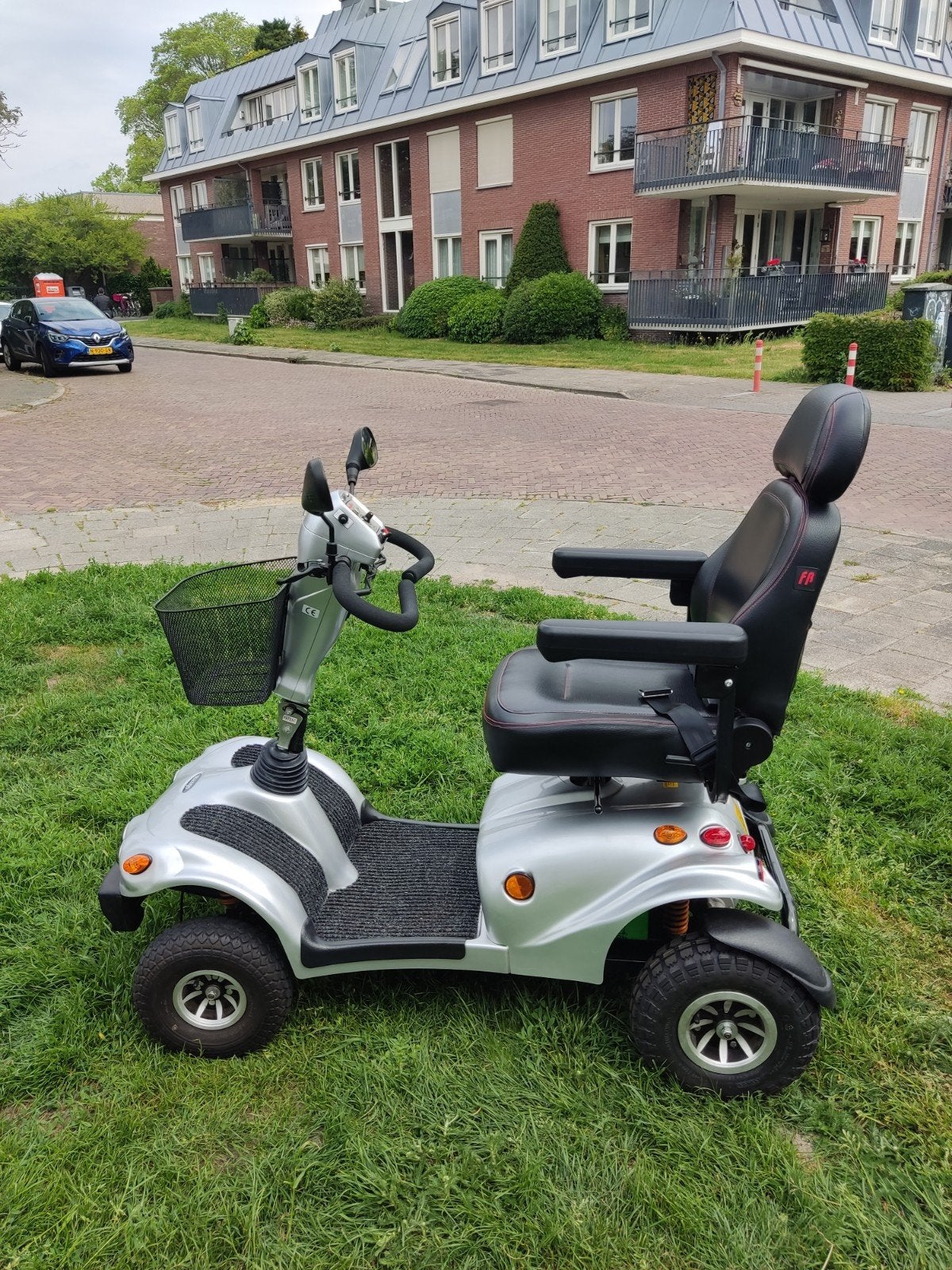Mooie goed onderhouden Mango Lion 4 zilver scootmobiel, Ophalen