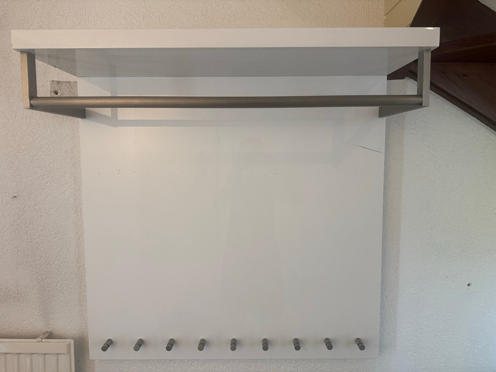 Gratis Witte wandkapstok met roede, plank en haakjes, Huis en Inrichting, Woonaccessoires | Kapstokken, Gebruikt, Minder dan 100 cm