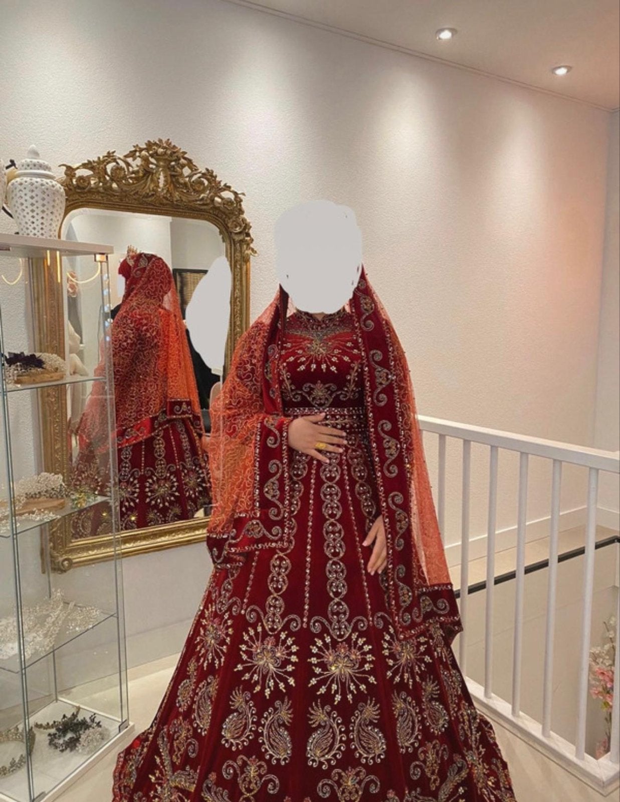 Prachtige Rode Hennajurk met Gouden Borduurwerk, Kleding | Dames, Trouwkleding en Trouwaccessoires, Ophalen, Zo goed als nieuw