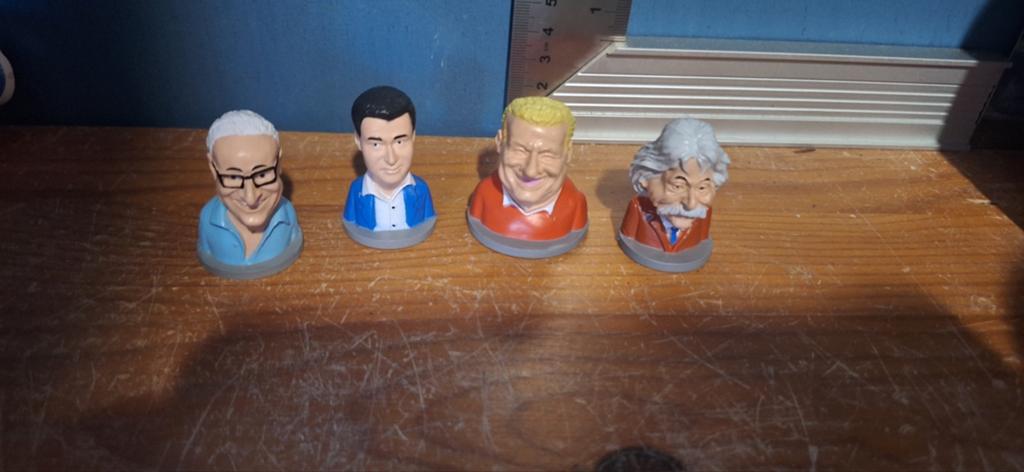 Vandaag inside poppetjes set/4 (20526), Actiefiguur of Pop, ., Zo goed als nieuw, Indentity games