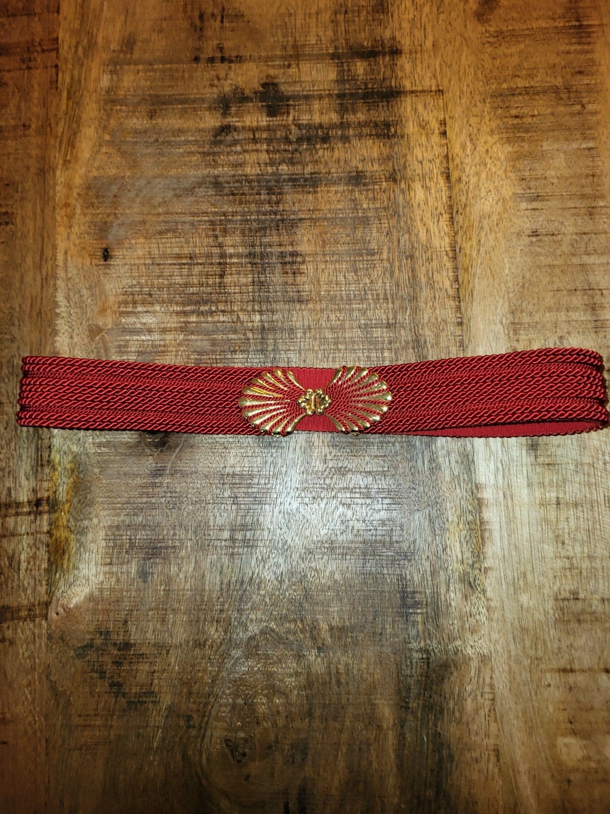 Vintage Rode tailleriem met gouden gesp- kaftan of takshita, Verzenden, Zo goed als nieuw, Rood