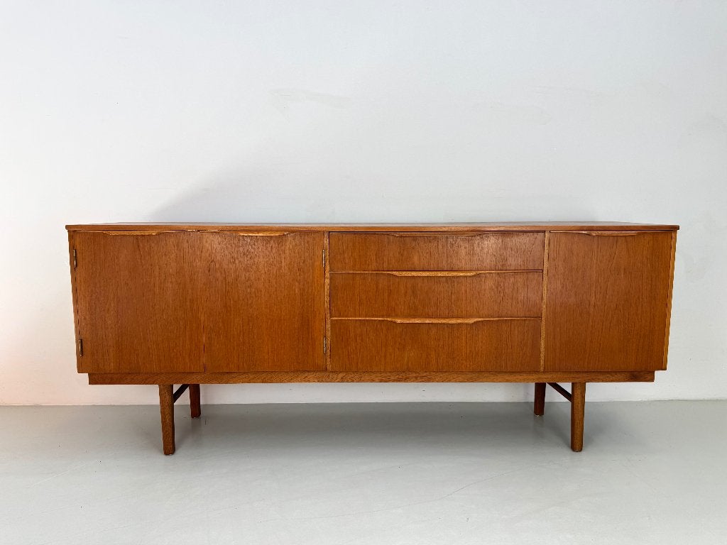 Vintage dressoir., Ophalen of Verzenden, Zo goed als nieuw, 25 tot 50 cm, 150 tot 200 cm