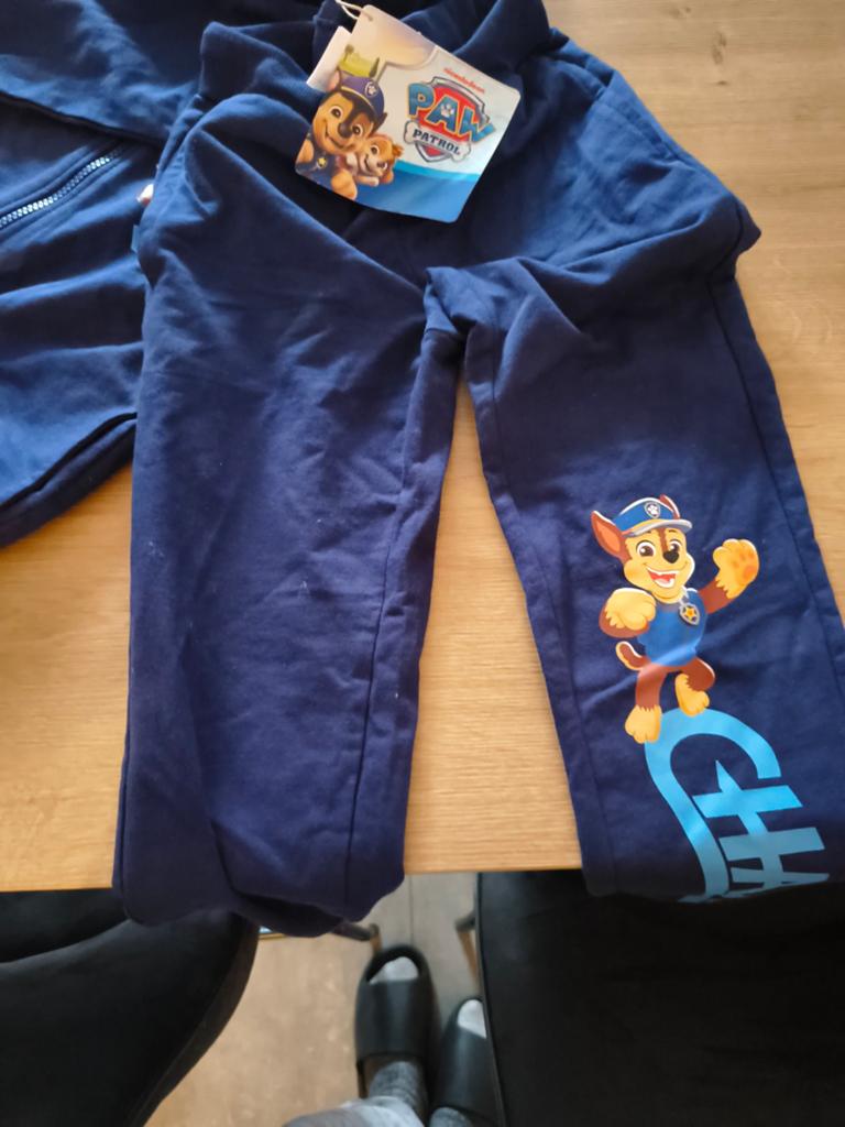 Nieuwe Paw Patrol Chase Joggingspak 122/128, Ophalen of Verzenden, Nieuw, Jongen of Meisje