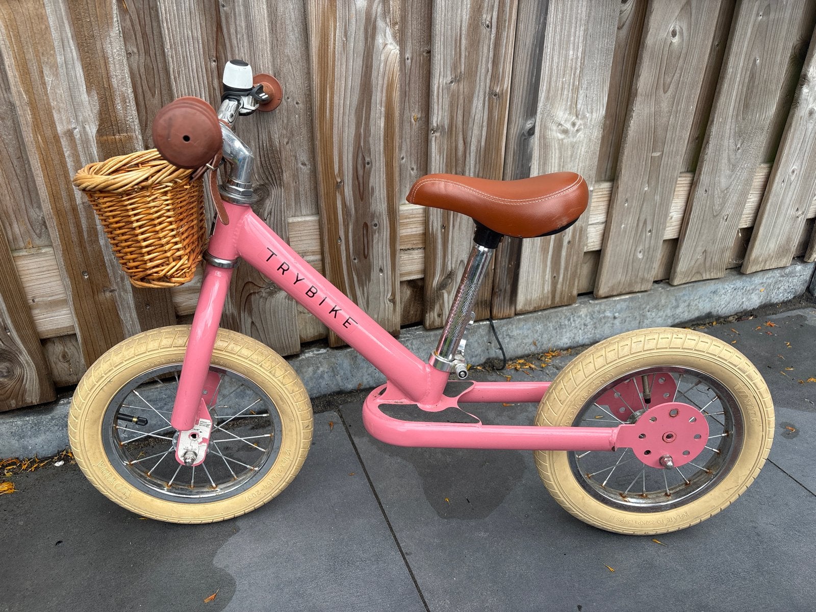 Trybike loopfiets roze met mandje, Ophalen, Gebruikt, Loopfiets